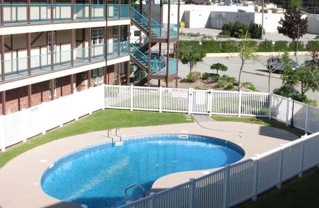 Executive Lakeshore Condo bordering the lake, the KVR trail and Lions Gardens.
