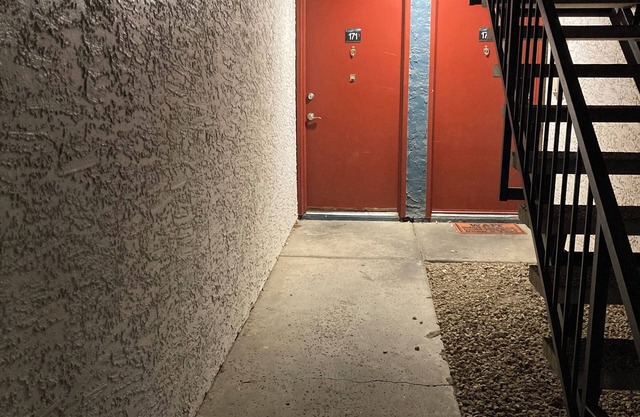 Executive one bedroom, close to all fun, food and drink. Great location!