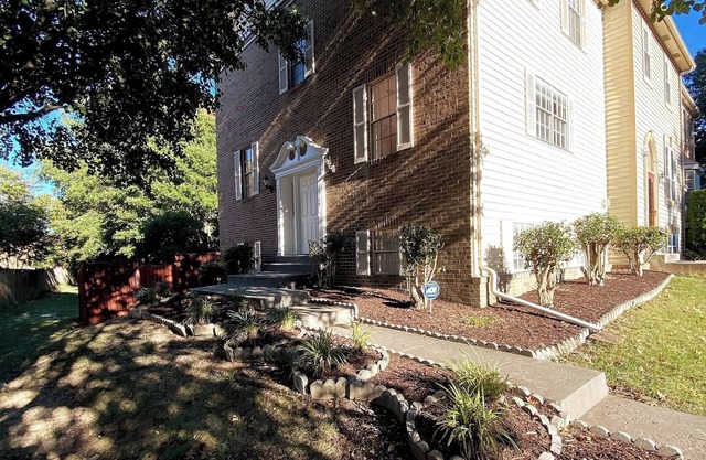 Executive Private Room w bath near shopping