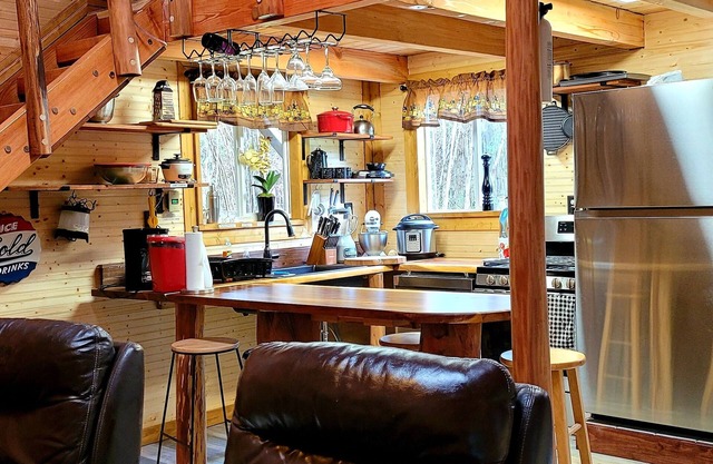 Exotic family getaway private eco Log cabin near Volcano Park