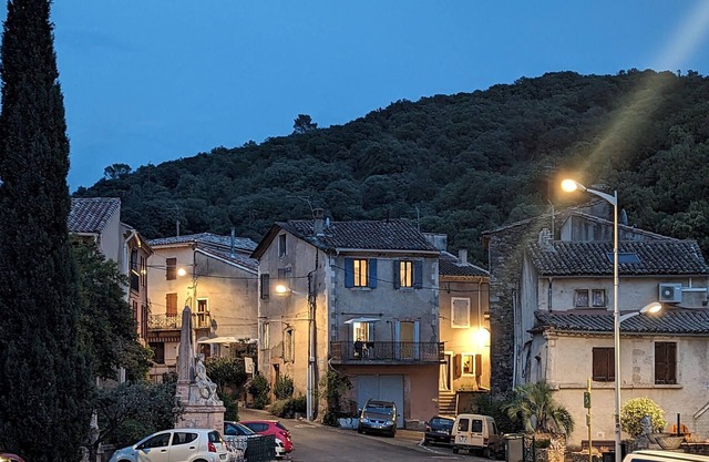 Experience the charm of the south of France in this vacation home with a warm atmosphere.