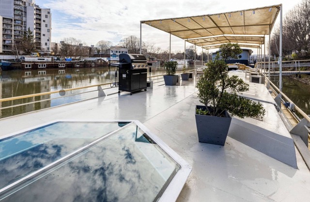 EXPERIENCE THE PARIS OLYMPIC GAMES ON THE SEINE RIVER!n