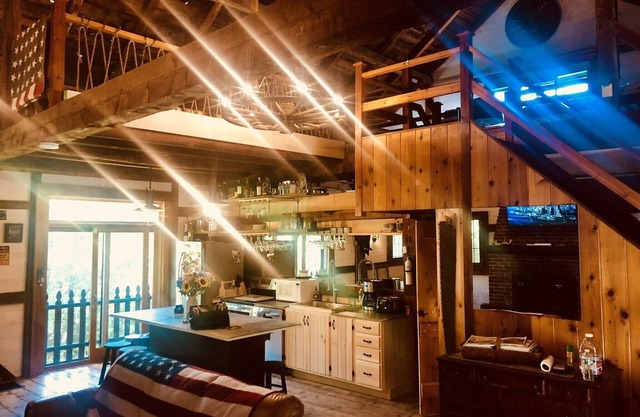 Experience a VT one of a kind Renovated Barn- Leaf Peeping and all season fun