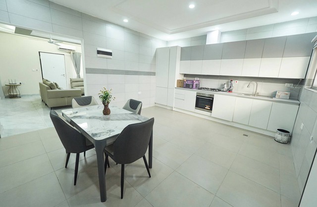 Experience Kings View Apartments: Superior Two-Bedroom Haven with Modern Charm