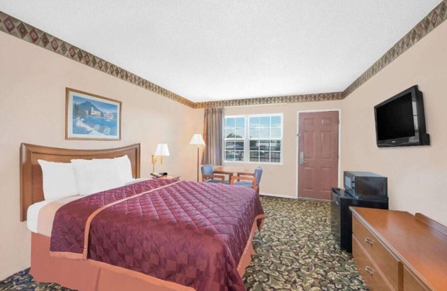 Experience Texas Hospitality in Pecos! W/Seasonal Outdoor Pool, Shuttle Service