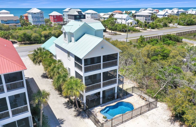 Experience the best of both- Bay front, near beach, Private Pool, Pet Friendly!