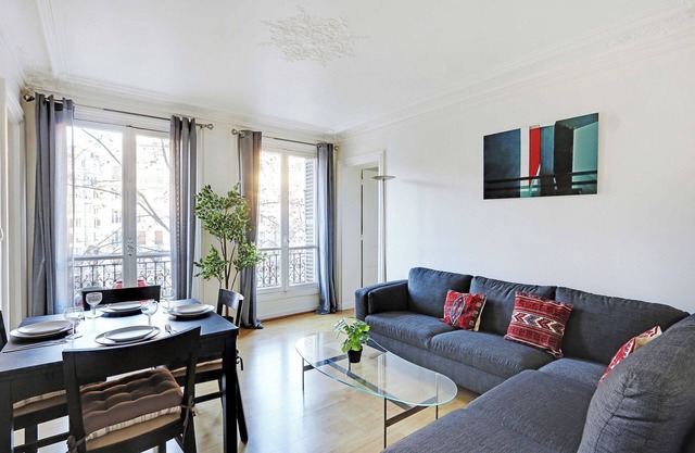 Experience the Parisian Lifestyle: 2BR near Porte Maillot