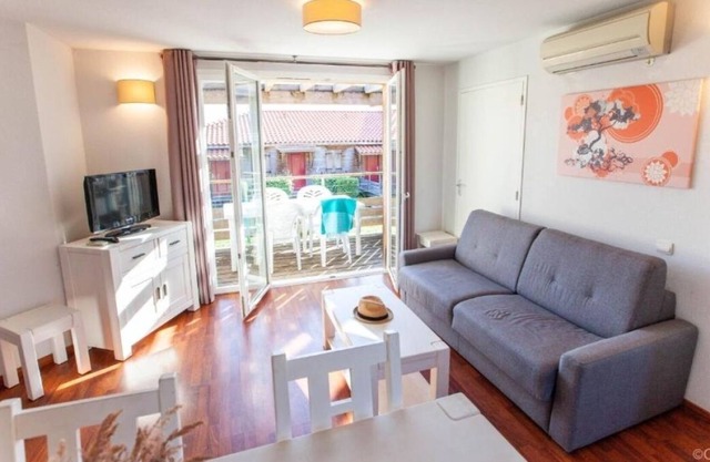Explore Cassen! Private Kitchenette, Free Parking, Onsite Pool
