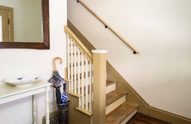 EXPLORE CO -Private upper unit and patio. Central.