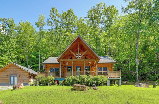 Explore Linville Falls: Cabin w/Game Room + Deck!