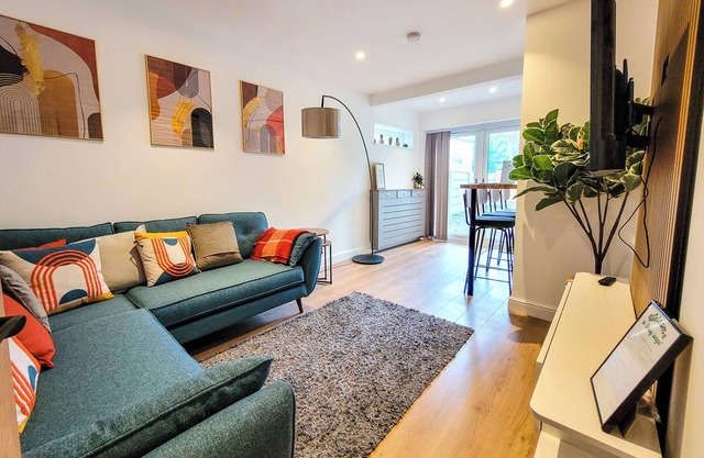 Exquisite 4 Bed 2.5 Bath Ilford London