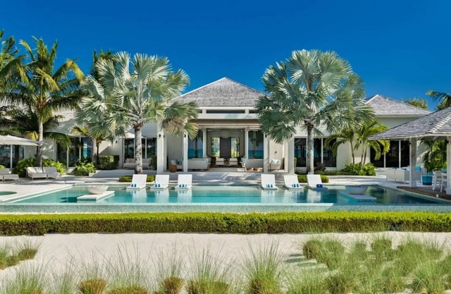 Exquisite 8 Bedroom Beachfront villa on Grace Bay - Free Concierge Credit Incl.