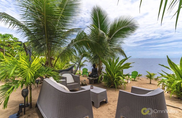 Exquisite Bungalow with Beachfront Jacuzzi