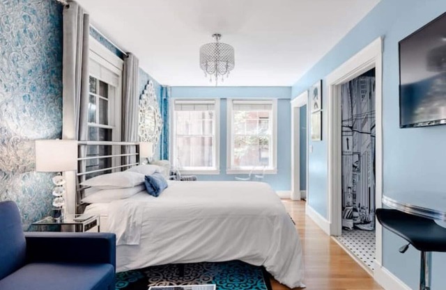 Exquisite City Center Oasis! Walk to Cruise Terminal, Convention Center, Amazon!