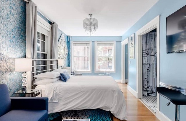 Exquisite City Center Oasis! Walk to Cruise Terminal, Convention Center, Amazon!