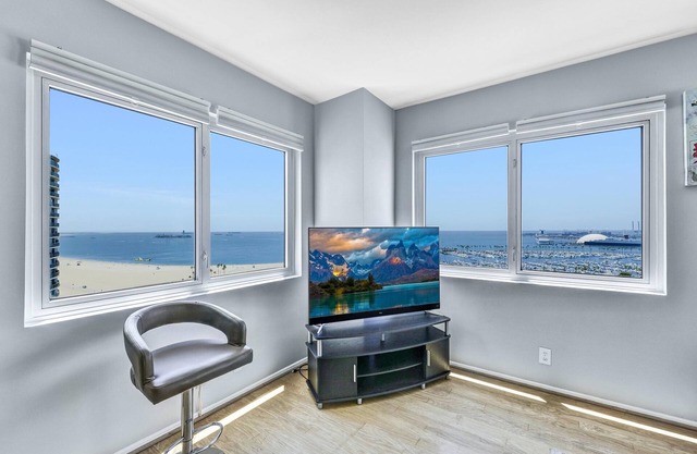 Exquisite · Sky High Luxury · Spectacular Views!