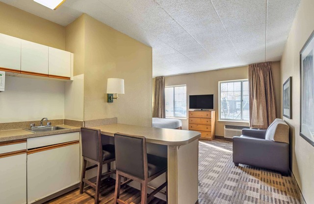 Extended Stay America Select Suites Chicago Lombard Oakbrook