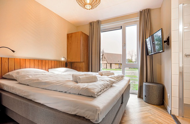 Extra luxury 6-person bungalow in the holiday park Landal Aelderholt