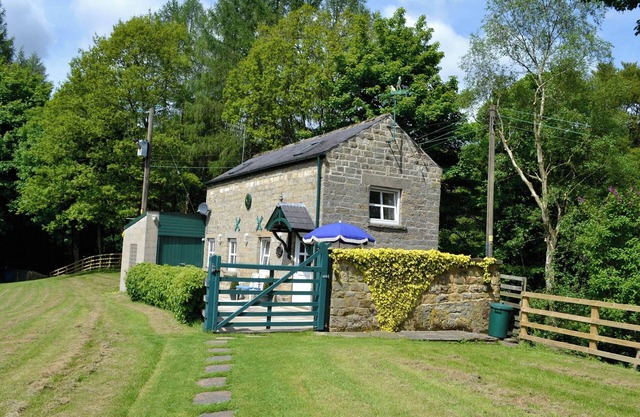 Former granary with extensive views on the edge of the beautiful town of Pateley Bridge.