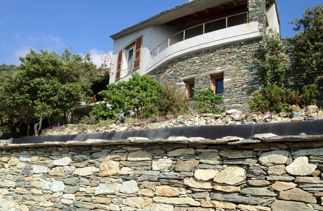 f2, 100m from the sea