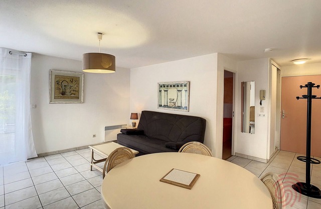 F2 Apartment in Lamalou, terrace, wifi, pets allowed, near center & spa
