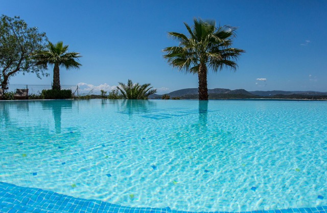 F4 Exceptional view on the bay of Saint Cyprien and the gulf of Porto-vecchio