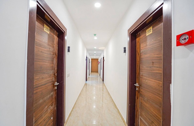 Fabhotel Amayra Inn