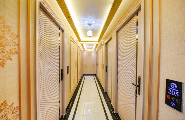 Fabhotel Grand Palazzo