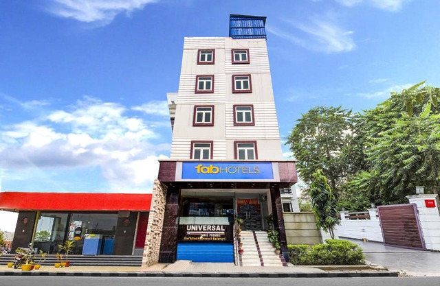 FabHotel Grand Sheela