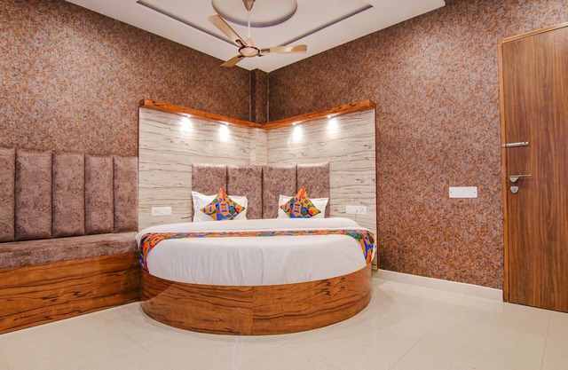 Fabhotel Meridian Inn