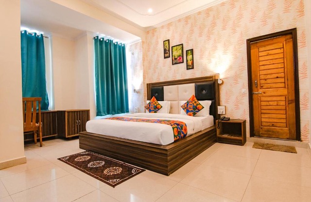 FabHotel Rakus Place