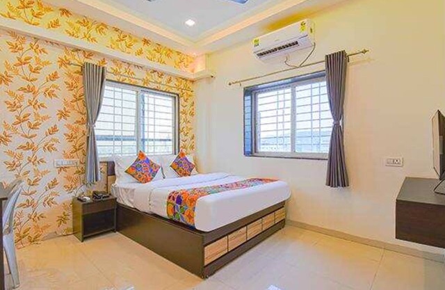 Fabhotel The Golden Leaf