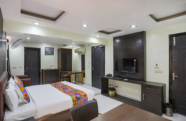 Fabhotel Trio Continental
