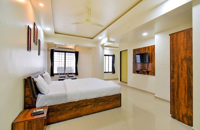 Fabhotel White House