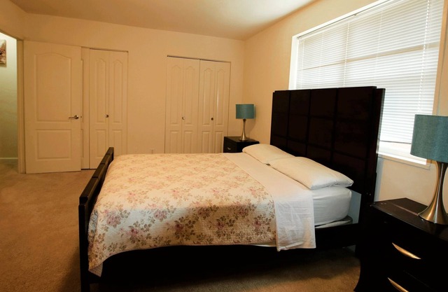 Fabulous 2 bedroom townhouse in Fairfax VA