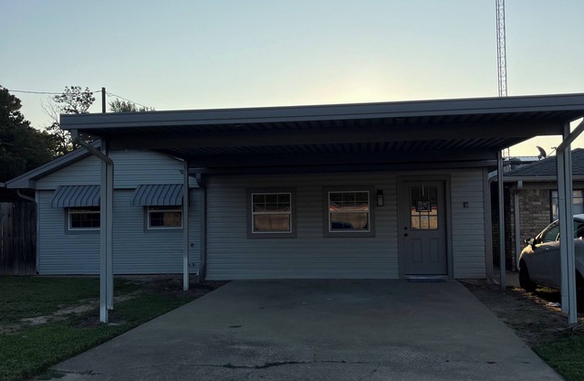 Fabulous 3-bedroom house with AC in charming Tyler