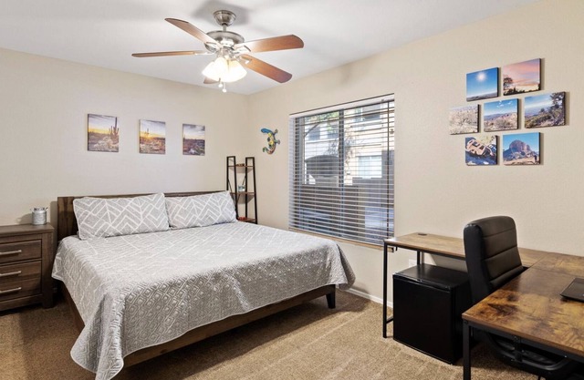Fabulous and Clean Townhouse 15 min from State Farm Stadium Restaurants Close By
