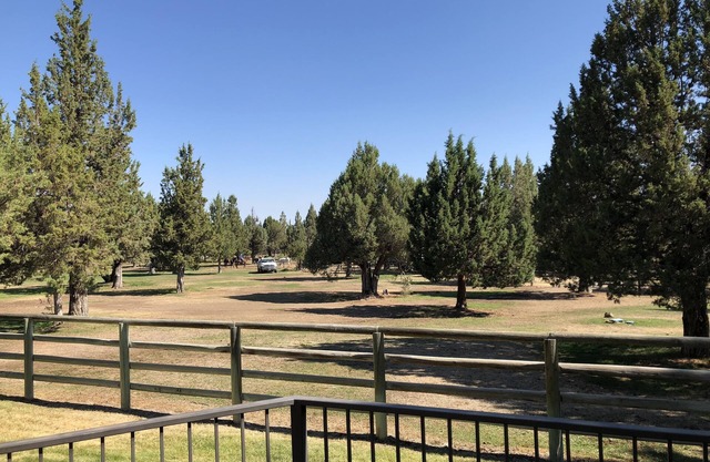 Fabulous Eagle Crest Resort Juniper Meadow, Private Hot Tub, Golf Course, Pool