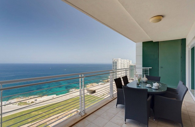 FABULOUS LUX APT inc POOL, Sliema Upmarket Area
