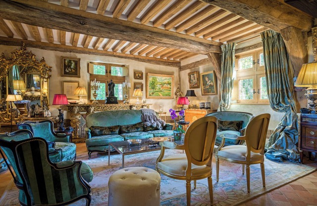 FABULOUS XV CENTURY MANOIR AND GUEST HOUSE, ON THE BEACH !