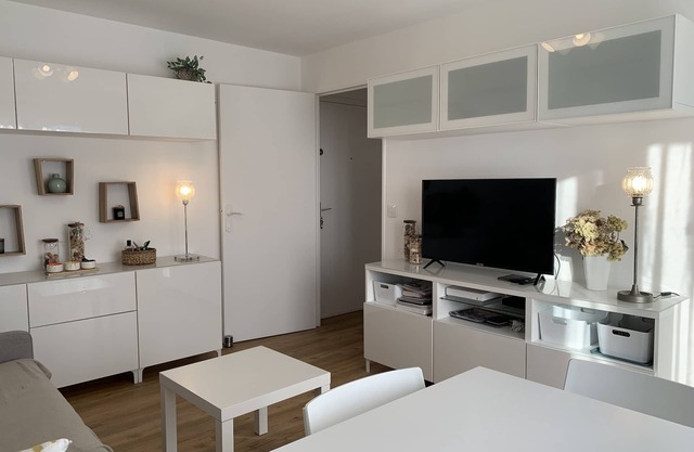 Face à la Thalasso bel appartement de 30 m2 pour un séjour sans voiture.