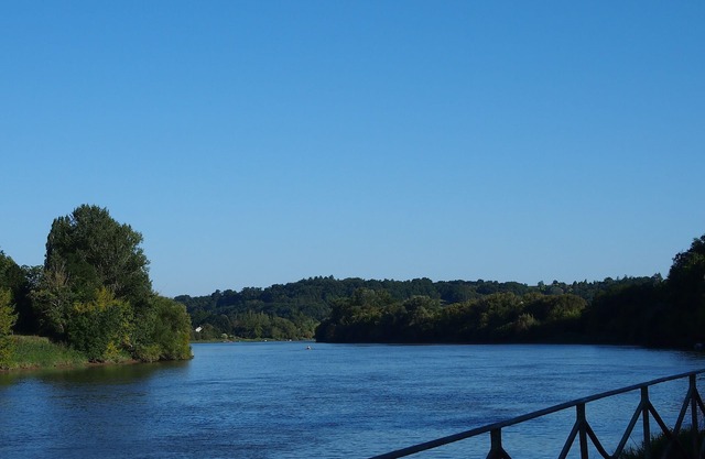 Facing Saint-Emilion, on a river, the vineyards of Bordeaux