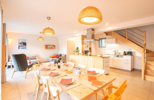 Facing south, garden, exceptional view, super equipped. Ideal for 2 families