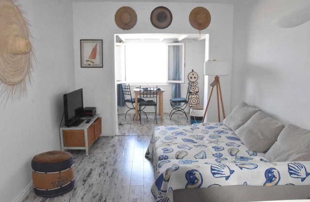 Facing the beach, air-conditioned, WiFi, parking, everything within walking distance, ideal for.