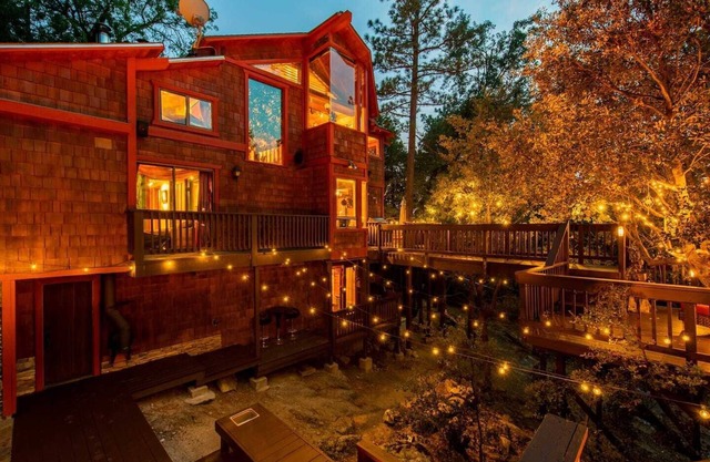Faerie House Idyllwild ~ Luxury Art Cabin with SPA ~ Sauna ~ Views