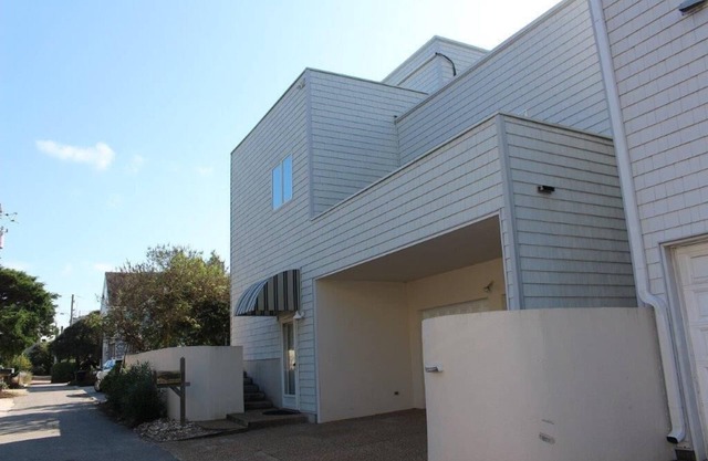Fairbanks House with beach access just steps from your front door
