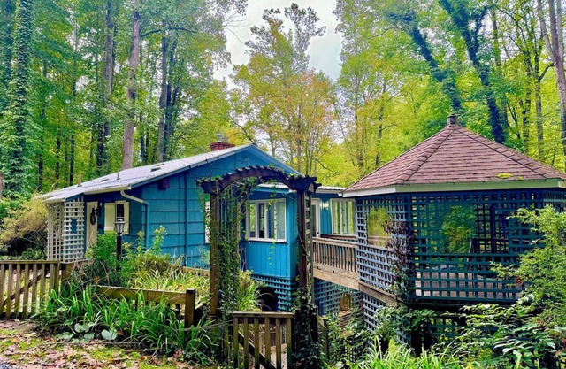 Fairy Tale Charm: Mtn Cabin + Mtn Stream + Deck