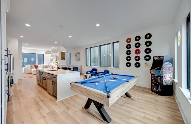 Fall rooftop hot tub, game zone, outdoor kitchen near Geodis Park