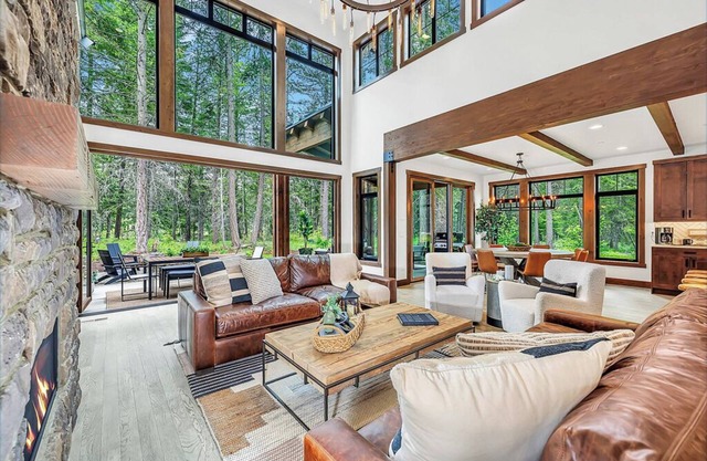 Fall Savings Ultimate 6BD/6 En-Suites Awaits + Weekday Fun Begins
