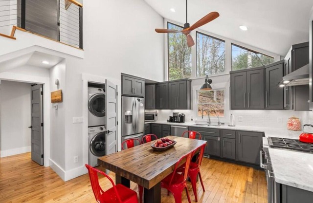 FALL SPECIAL! 5-Star Home with 2 King Beds, Trundle, Sleeps 6, & Game Room